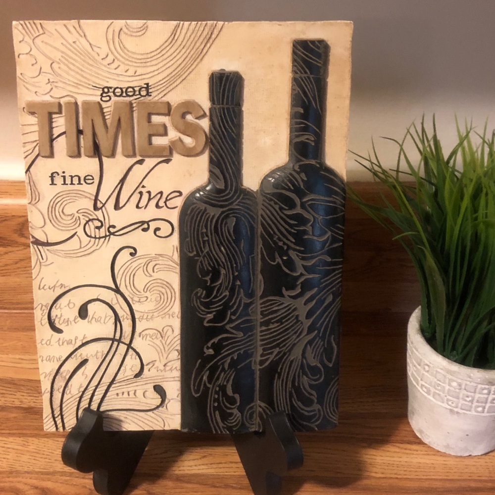 Ceramic “Good times fine wine” decor